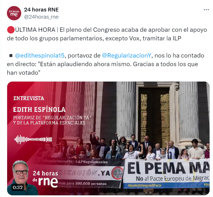 Icono de descarga para guía sobre trabajar en España tras solicitud de asilo político